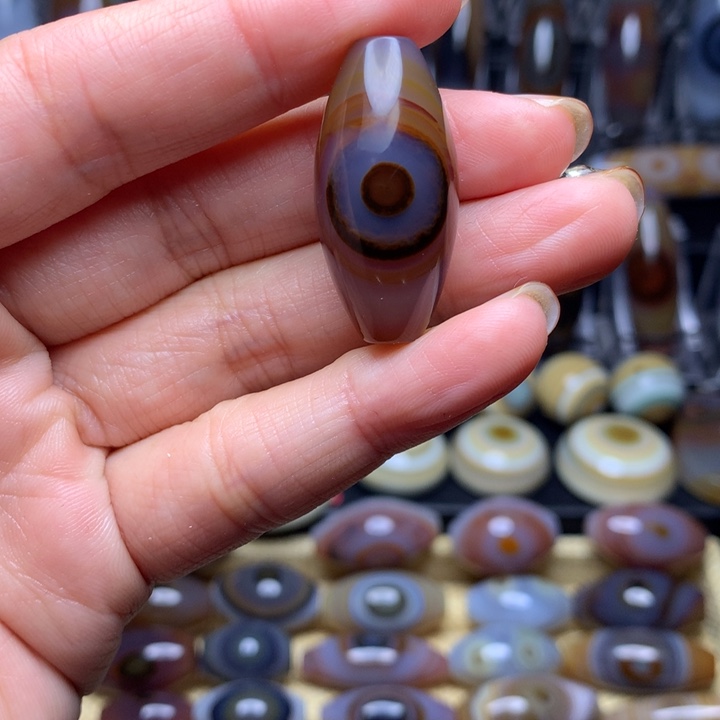 莉***莎玛瑙/玉髓未镶嵌颈饰