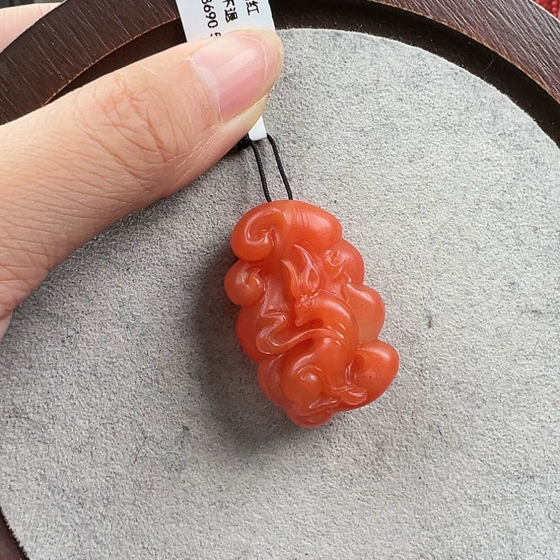 南红玛瑙吊坠未镶嵌