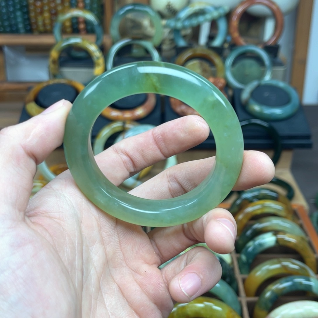 蛇纹石玉手镯未镶嵌一*