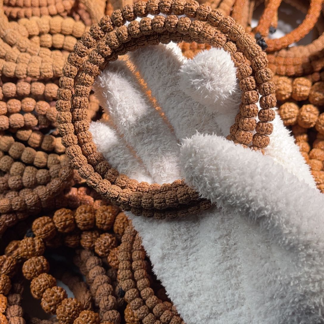 金刚菩提手串伊*?金刚菩提