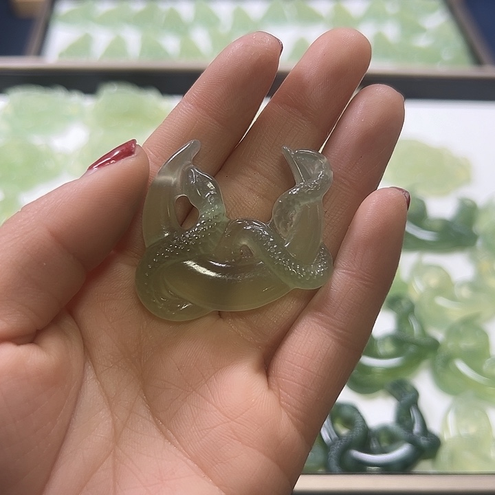蛇纹石玉颈饰未镶嵌%****／