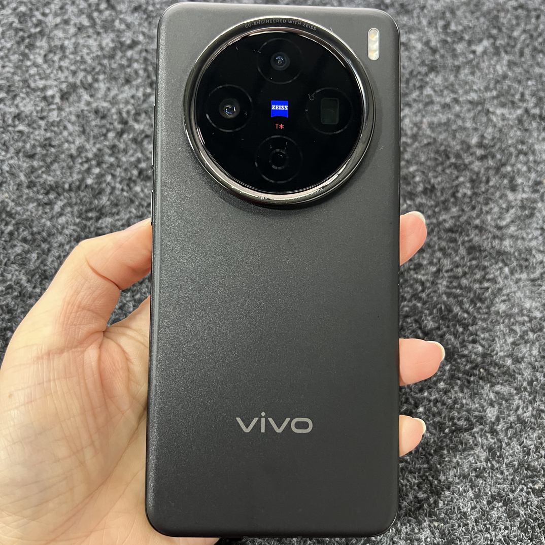 9新 vivo X200  黑色 12+512g  再保：26.2.23  配件全套