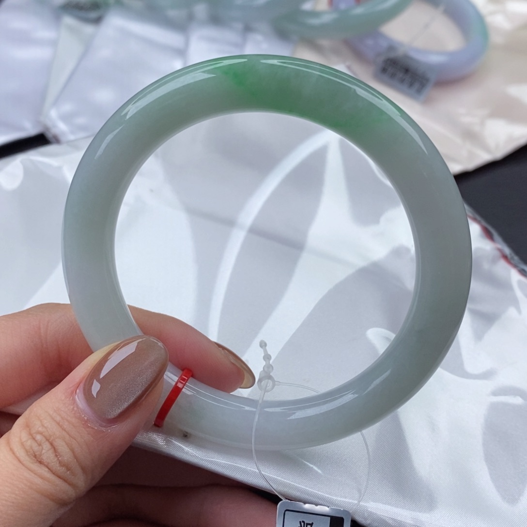 翡翠手镯未镶嵌天然翡翠手镯