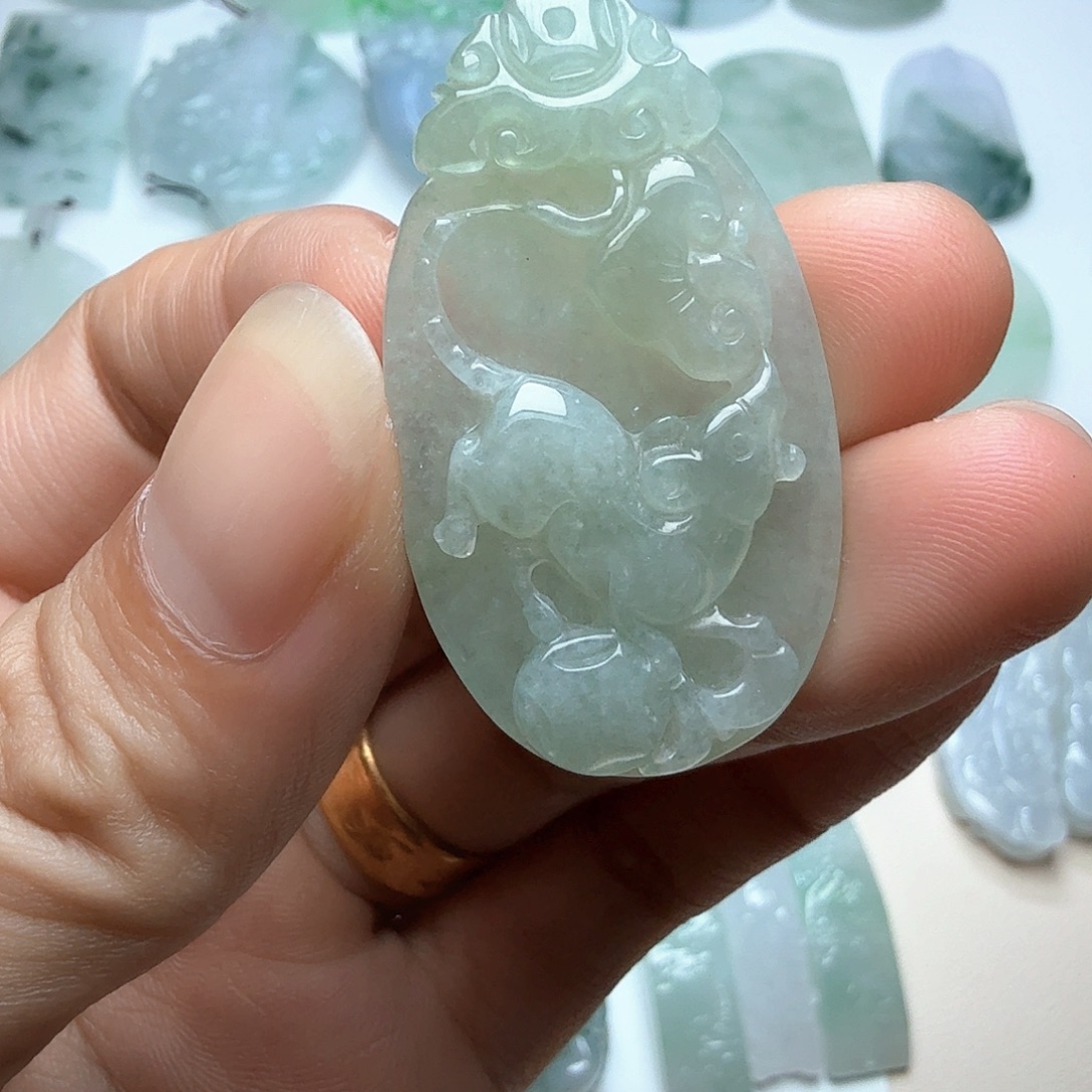 翡翠未镶嵌颈饰天然缅甸翡翠A货鼠牌