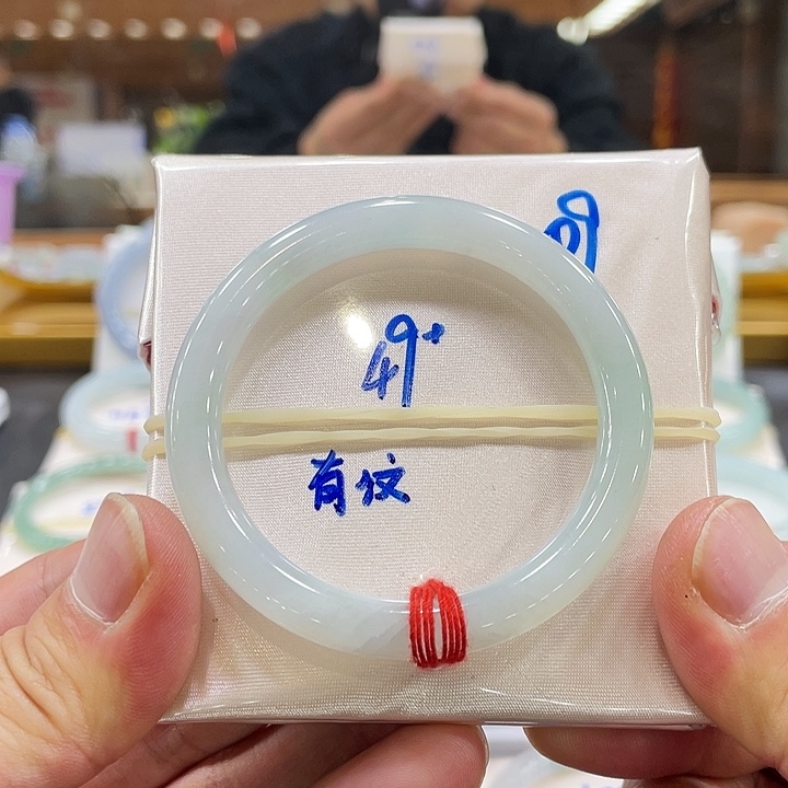 翡翠手镯未镶嵌嚣***张翡翠