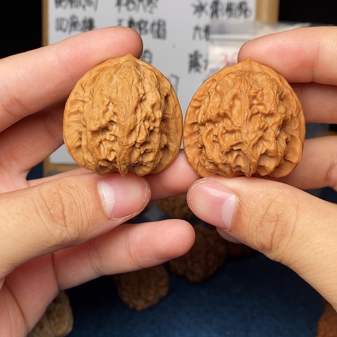 吊坠文玩核桃梨木台