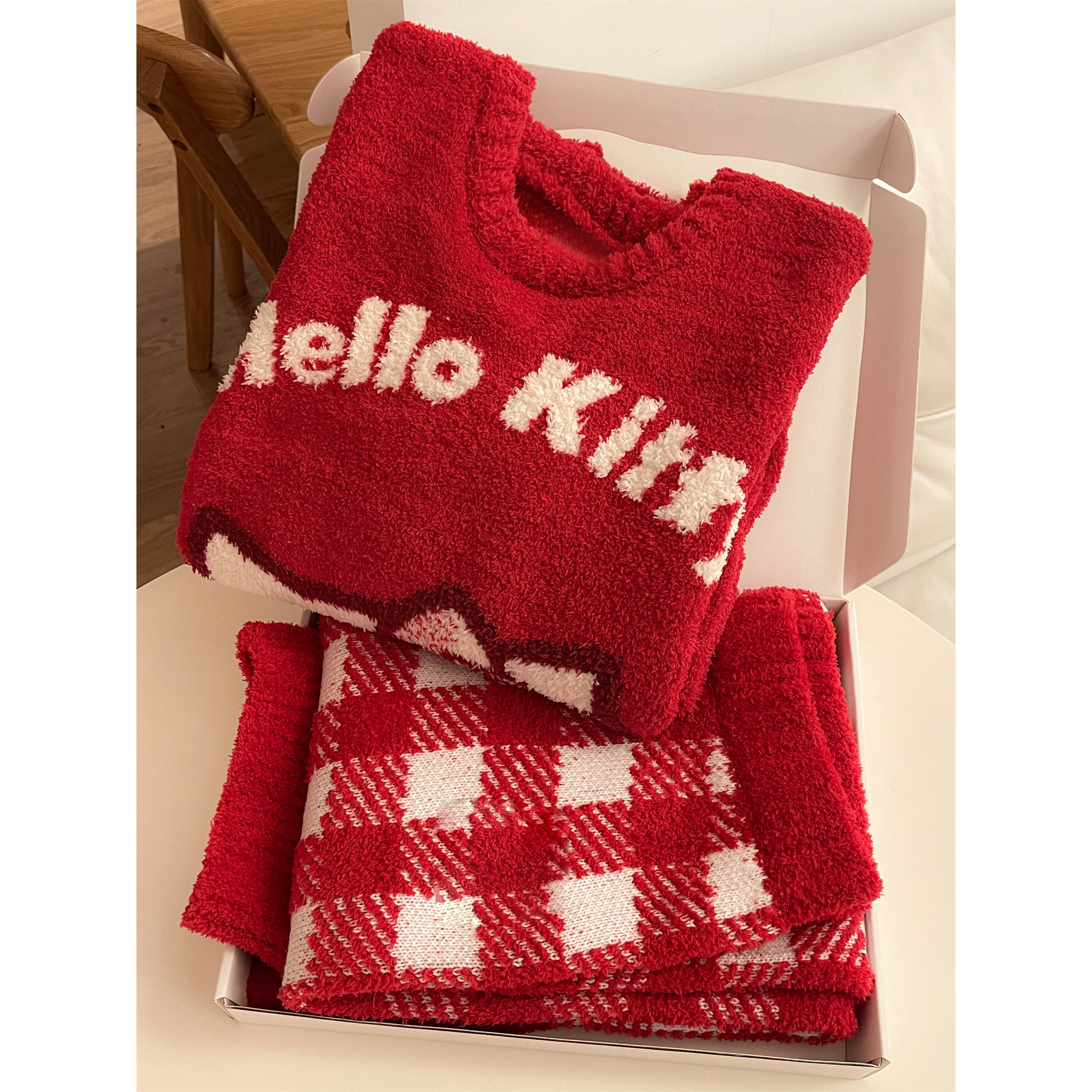 可爱凯蒂猫新年红色半边绒睡衣女冬款加厚毛绒针织格纹家居服套装