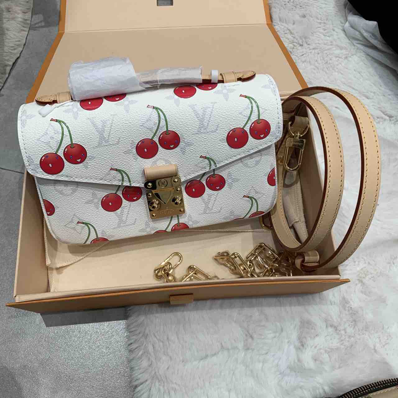 未使用 LouisVuitton/路易威登 村上隆联名樱桃mini邮差NE5111132