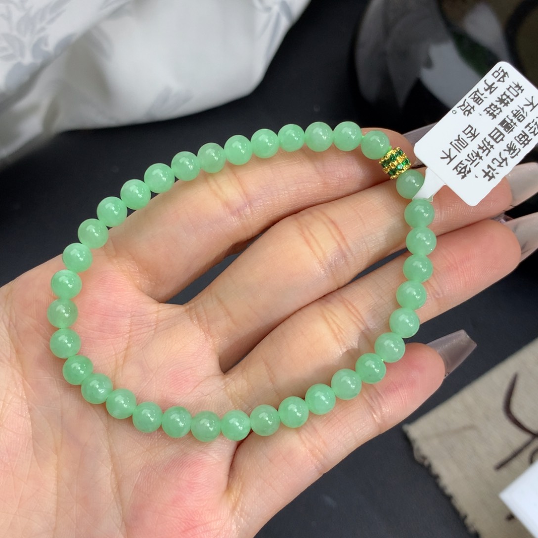 翡翠手链未镶嵌卡5.2胶润果绿手串