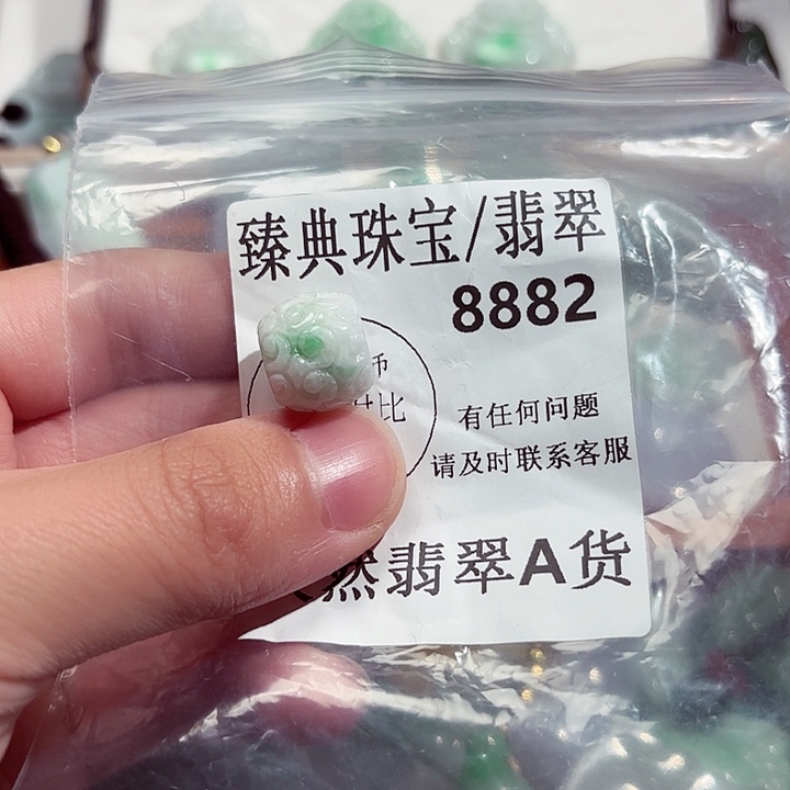 翡翠颈饰未镶嵌8882。