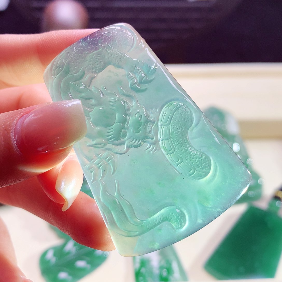 颈饰未镶嵌翡翠天然