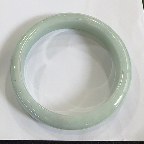 翡翠手镯未镶嵌天然翡翠