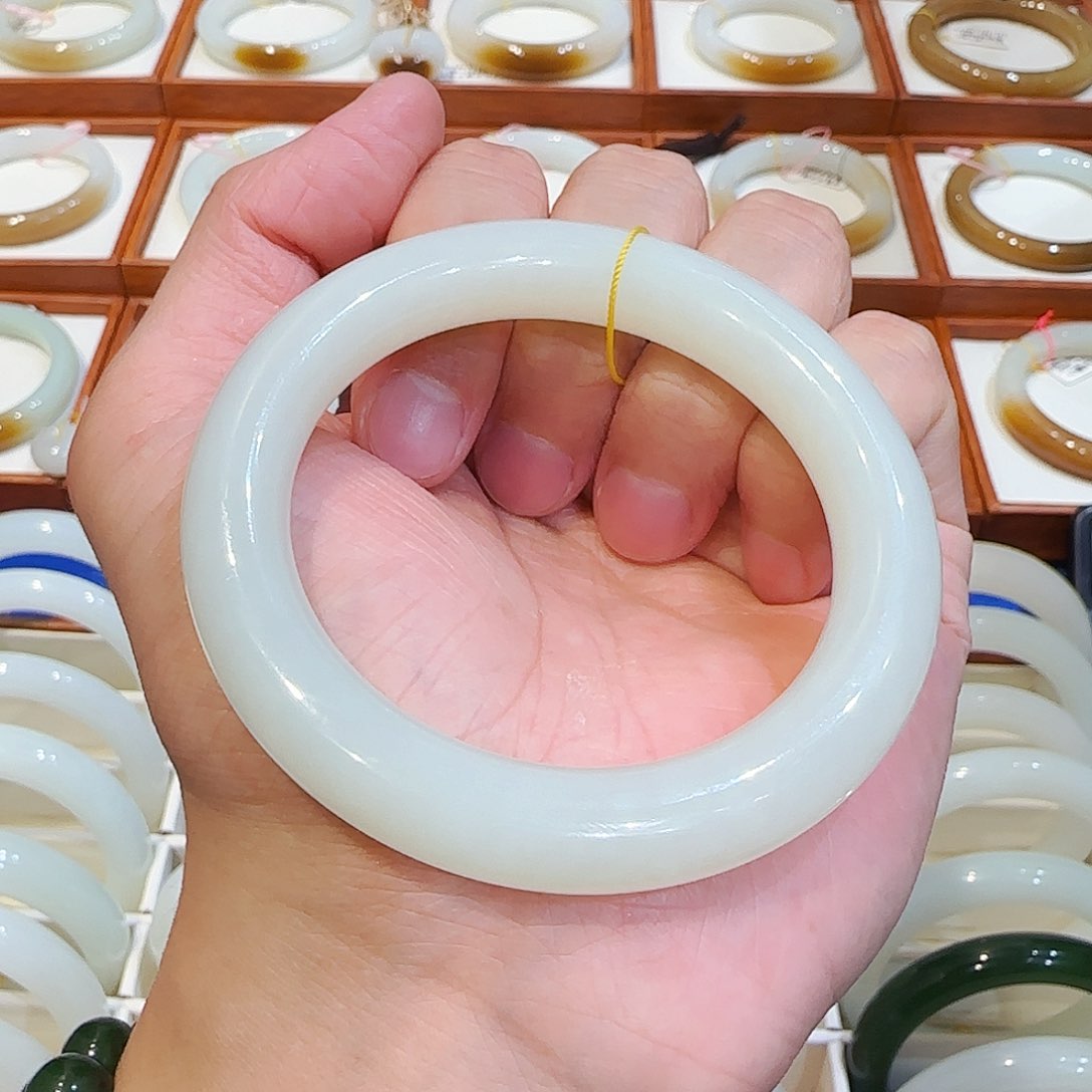 和田玉手镯未镶嵌且末暖白胖圆56 57 58