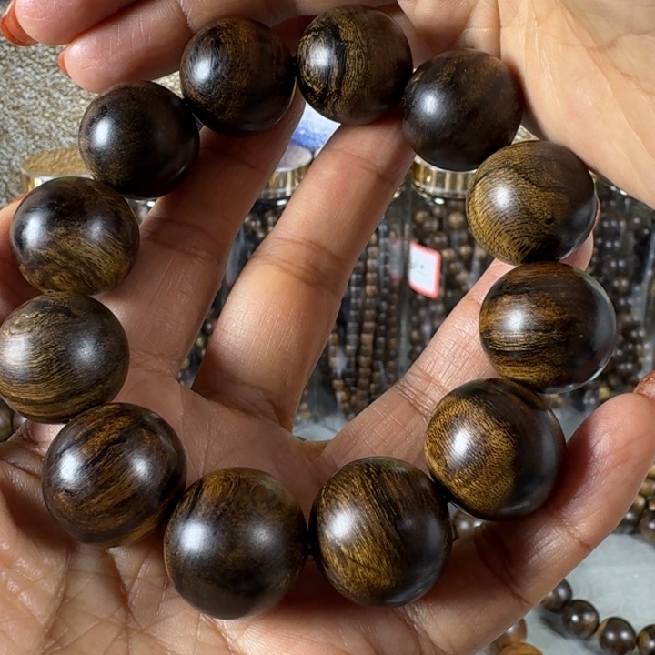 沉香手串佛*白棋虎纹瘤