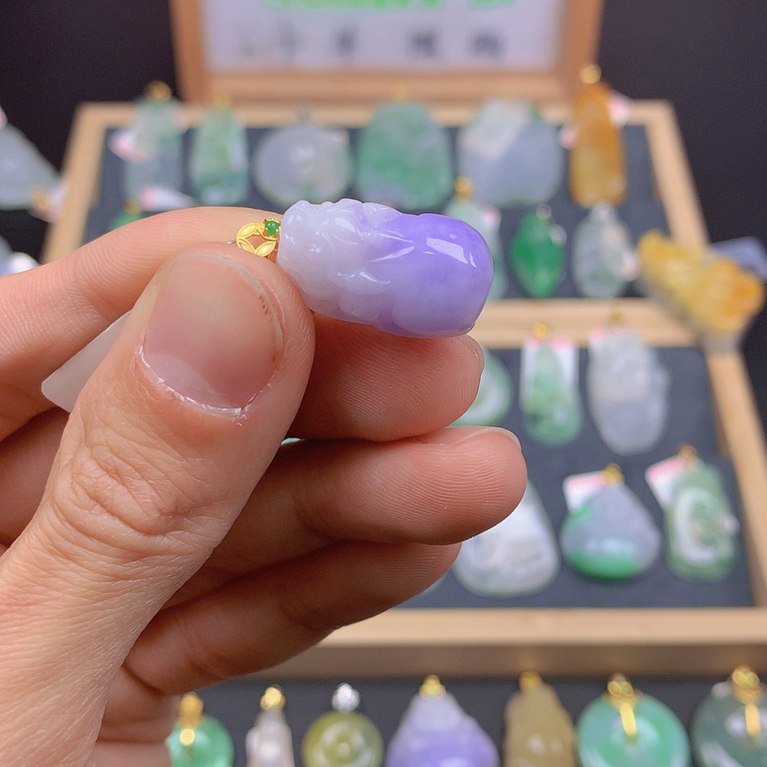 翡翠颈饰18K金镶嵌翡翠