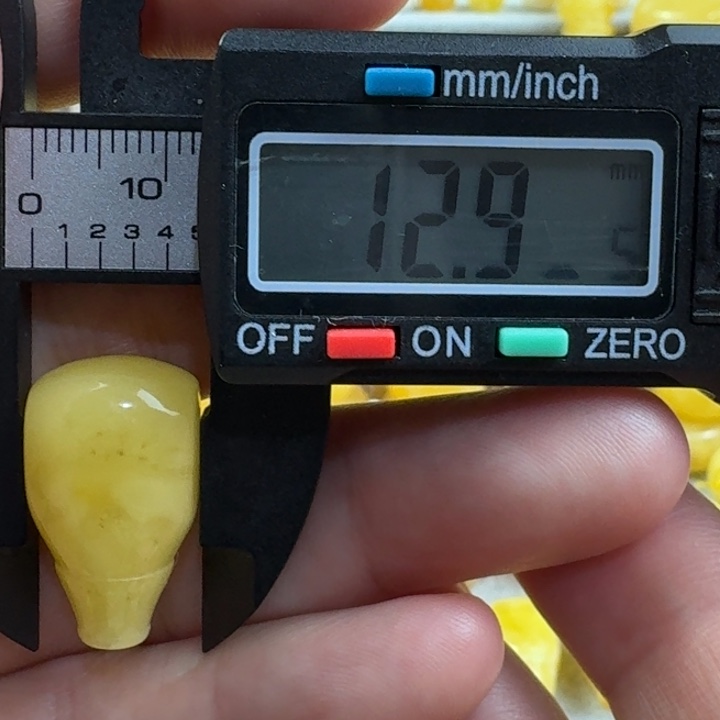 未镶嵌琥珀裸石18杂