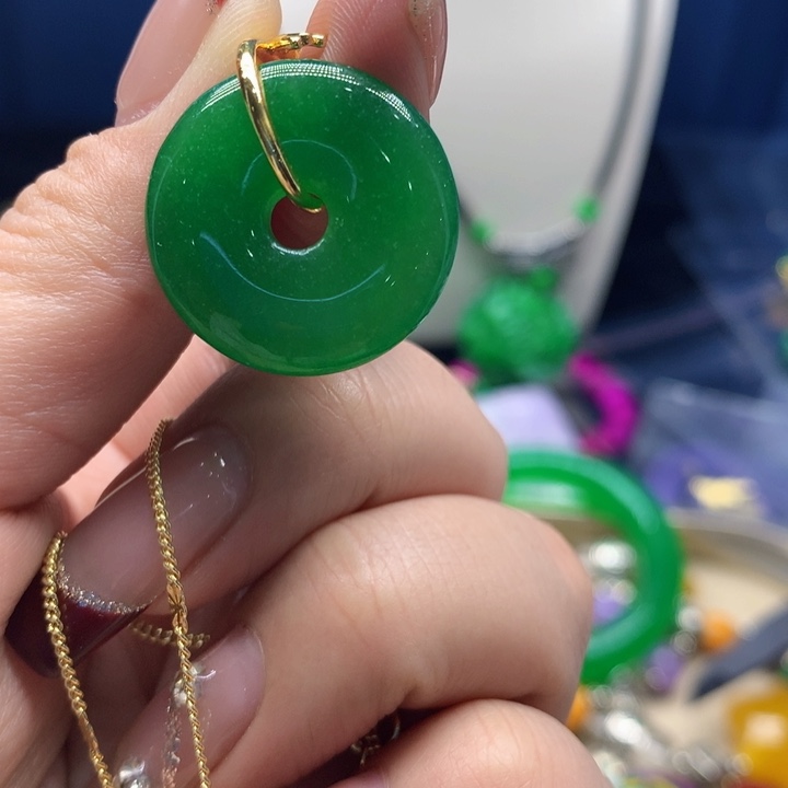 翡翠颈饰未镶嵌吊坠