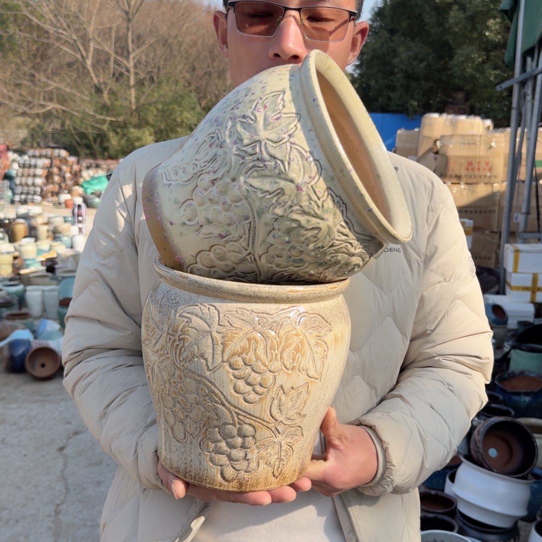 紫砂花盆口20.5高21（两个葡萄