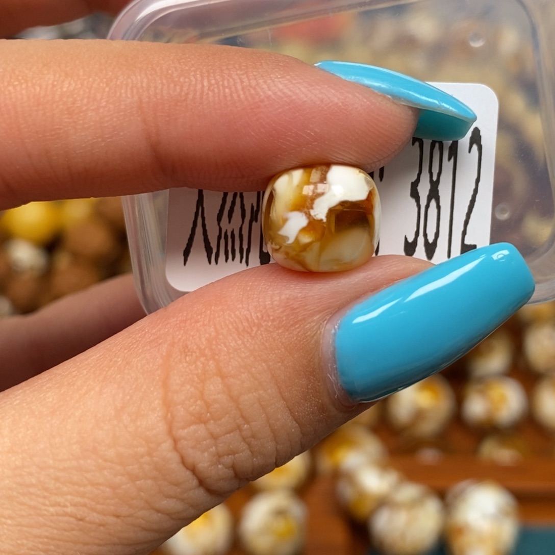 蜜蜡未镶嵌珠宝奇石3812