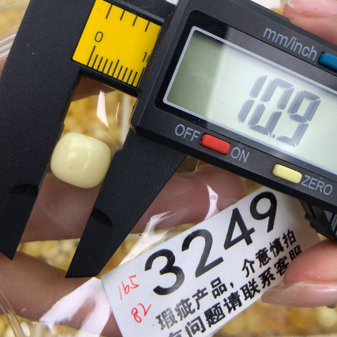 未镶嵌琥珀珠宝奇石