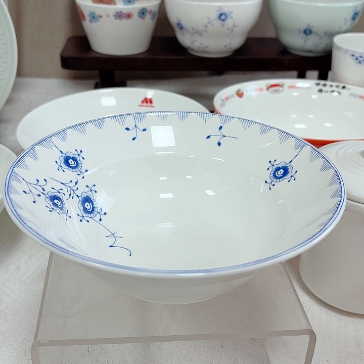 心***海唐草草帽碗。       