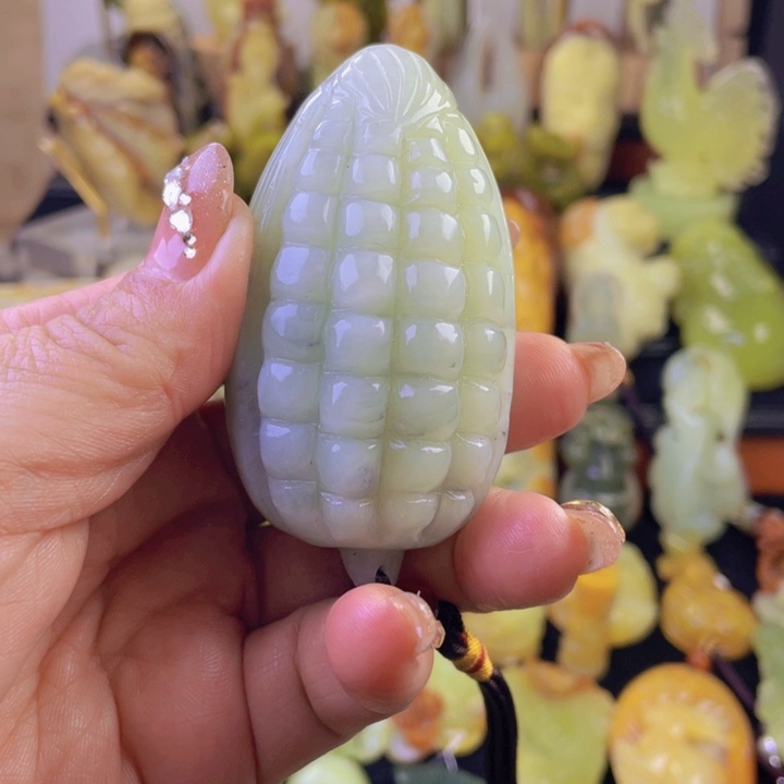 蛇纹石玉手把件未镶嵌