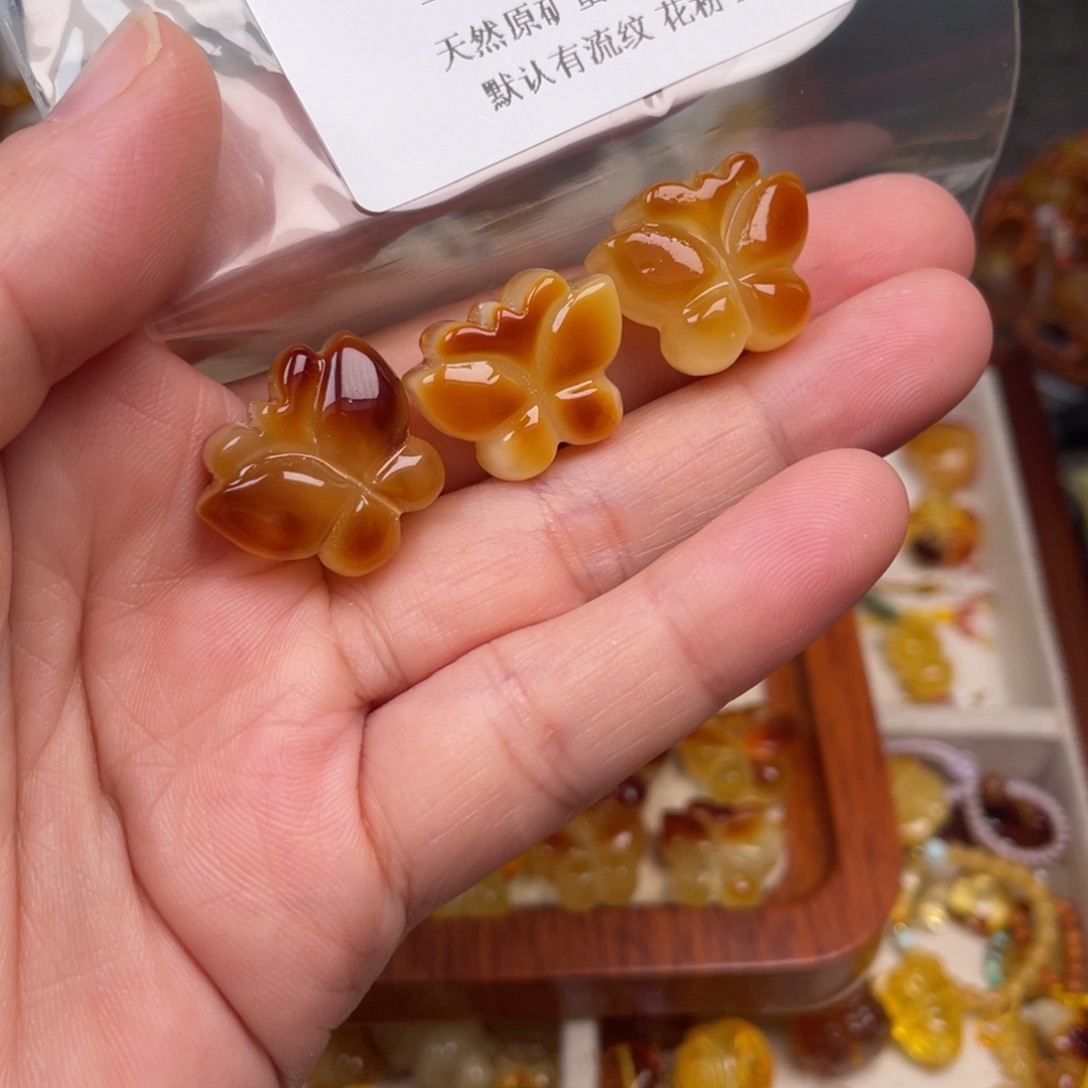 白***痣琥珀未镶嵌裸石12，