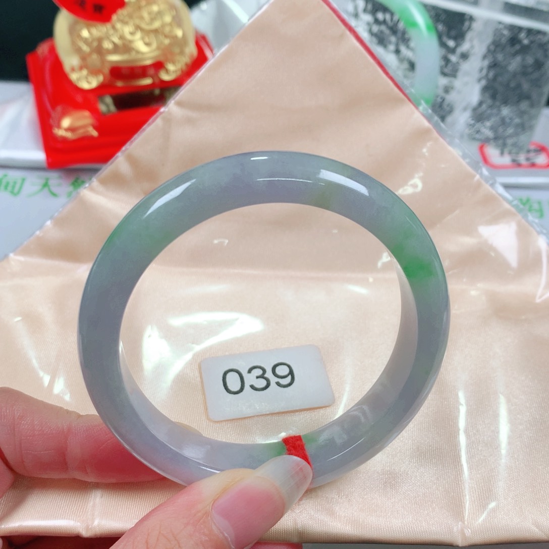 翡翠手镯未镶嵌   编号039 正圈57