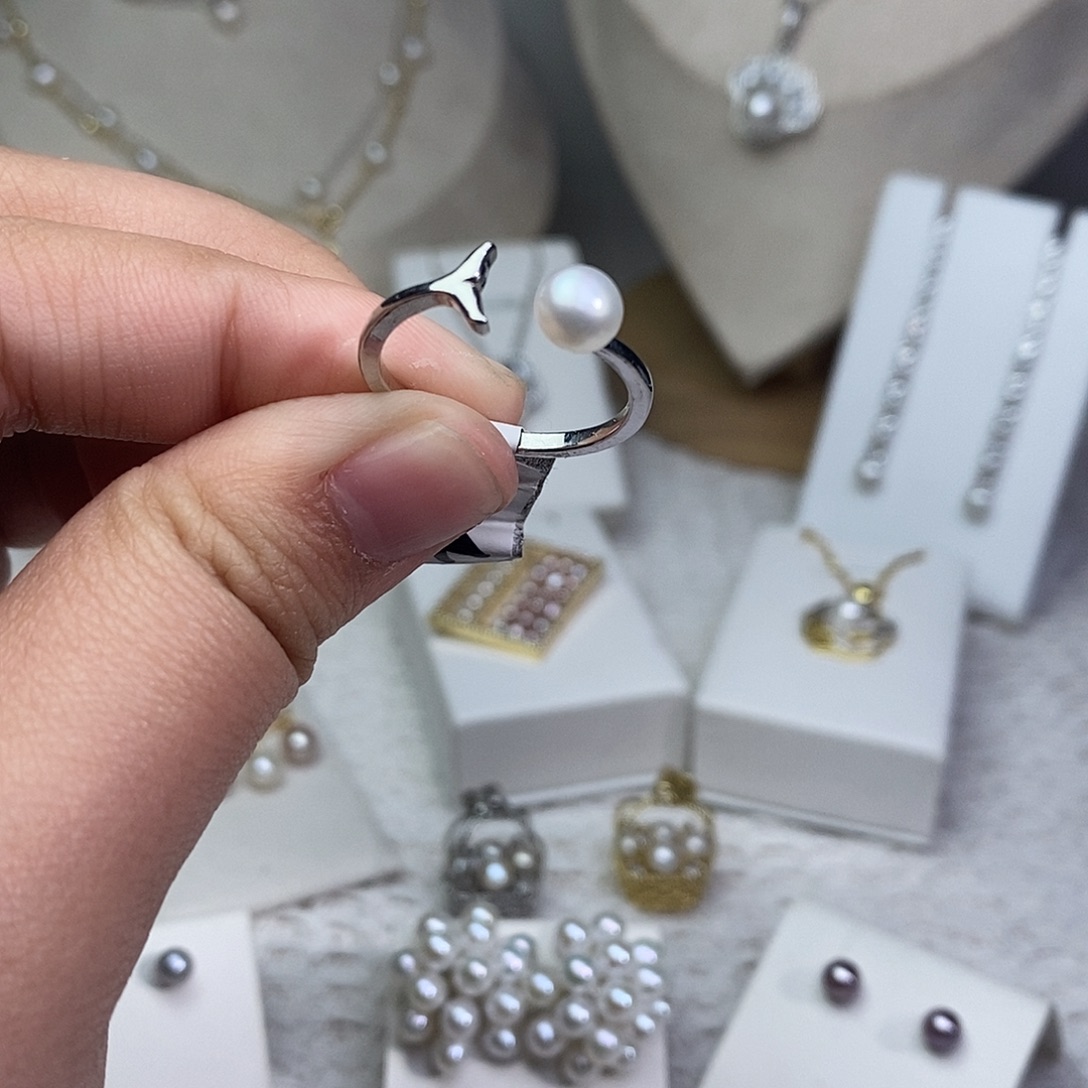 淡水珍珠银S925镶嵌耳饰