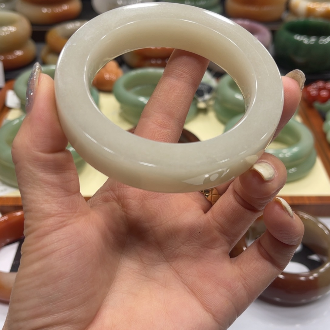 石英质玉手镯未镶嵌