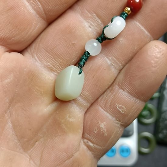 和田玉未镶嵌车挂