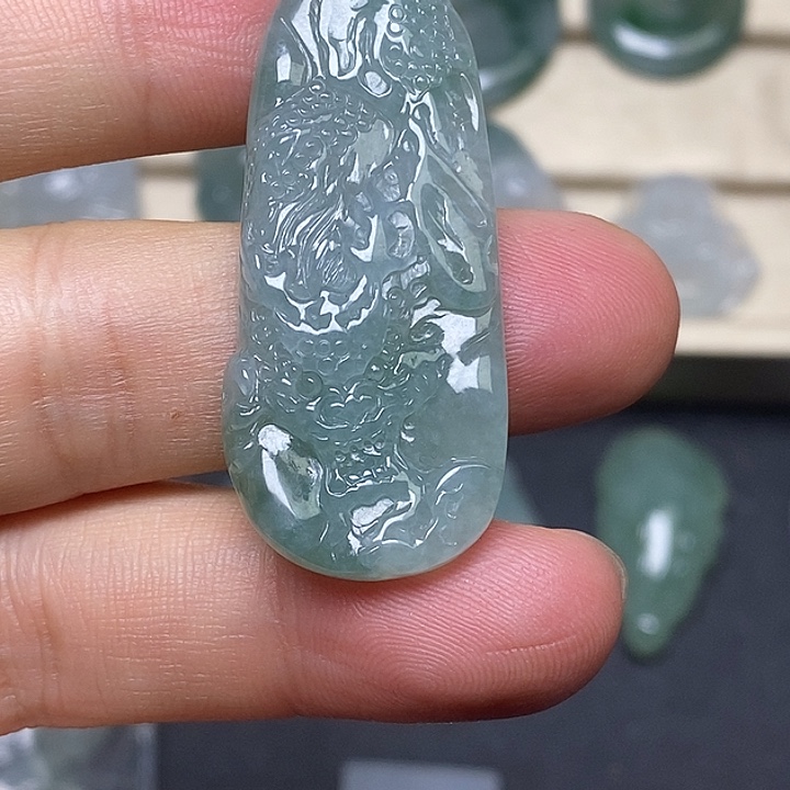 翡翠未镶嵌颈饰漏漏漏漏漏