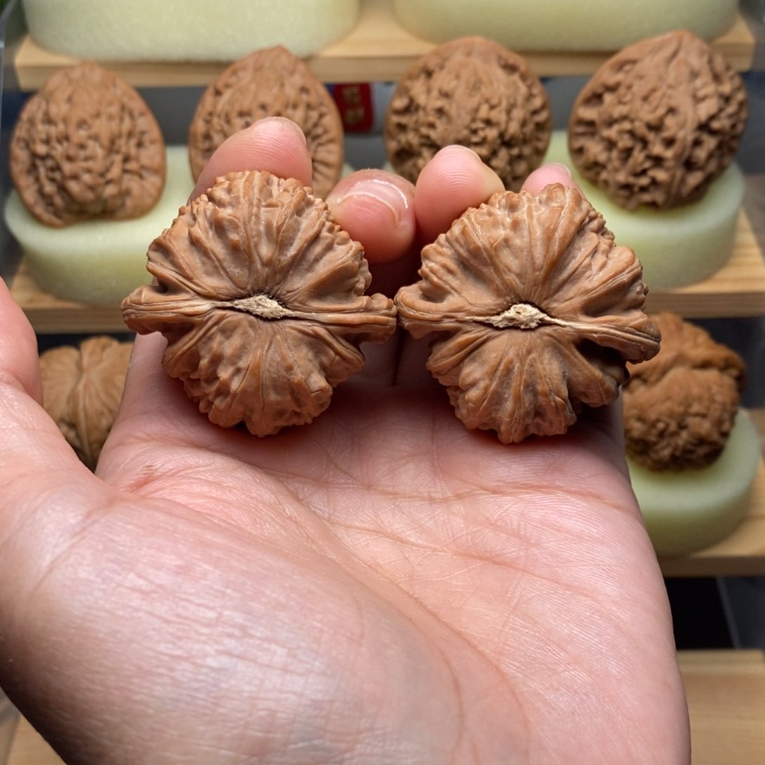 文玩核桃吊坠S****n白狮子42