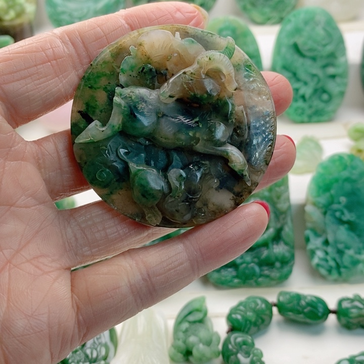 独山玉未镶嵌颈饰