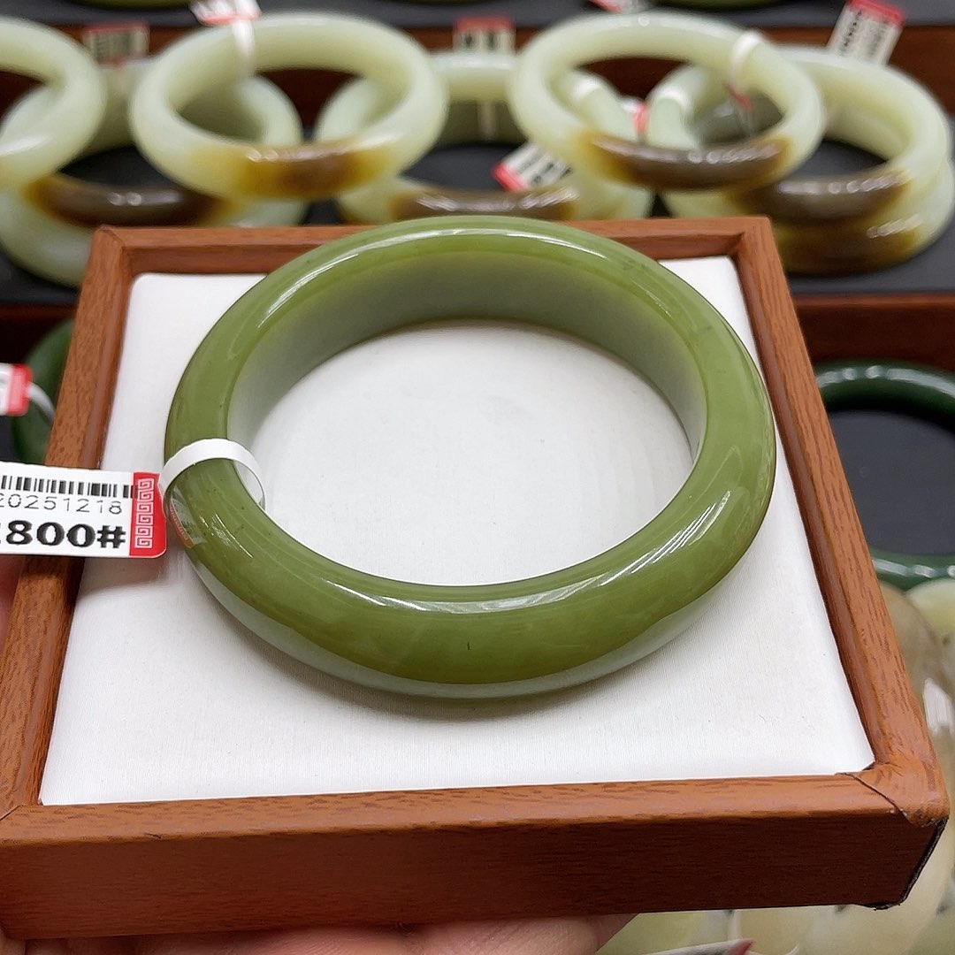 未镶嵌手镯和田玉平*?