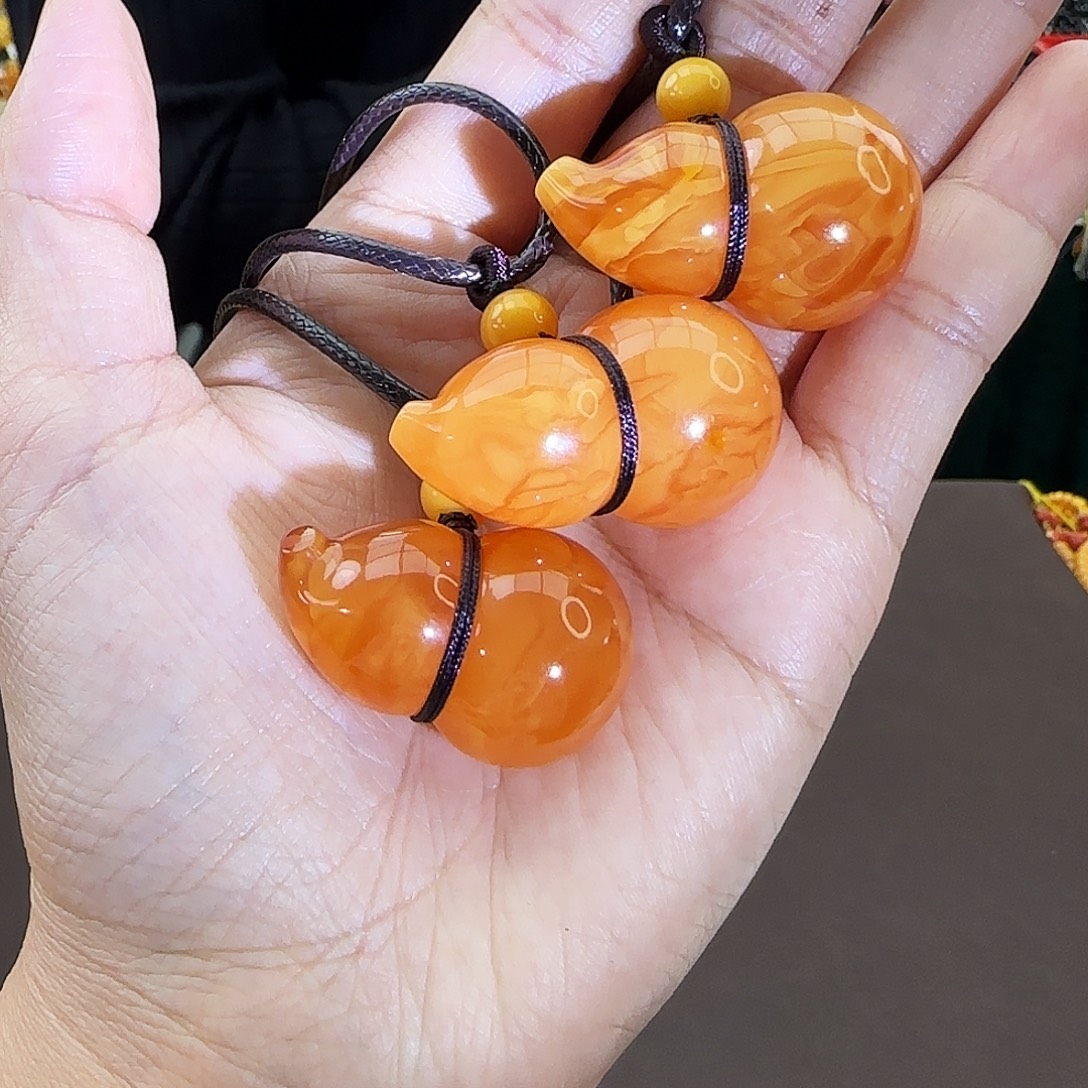 琥珀未镶嵌颈饰多样性发其一