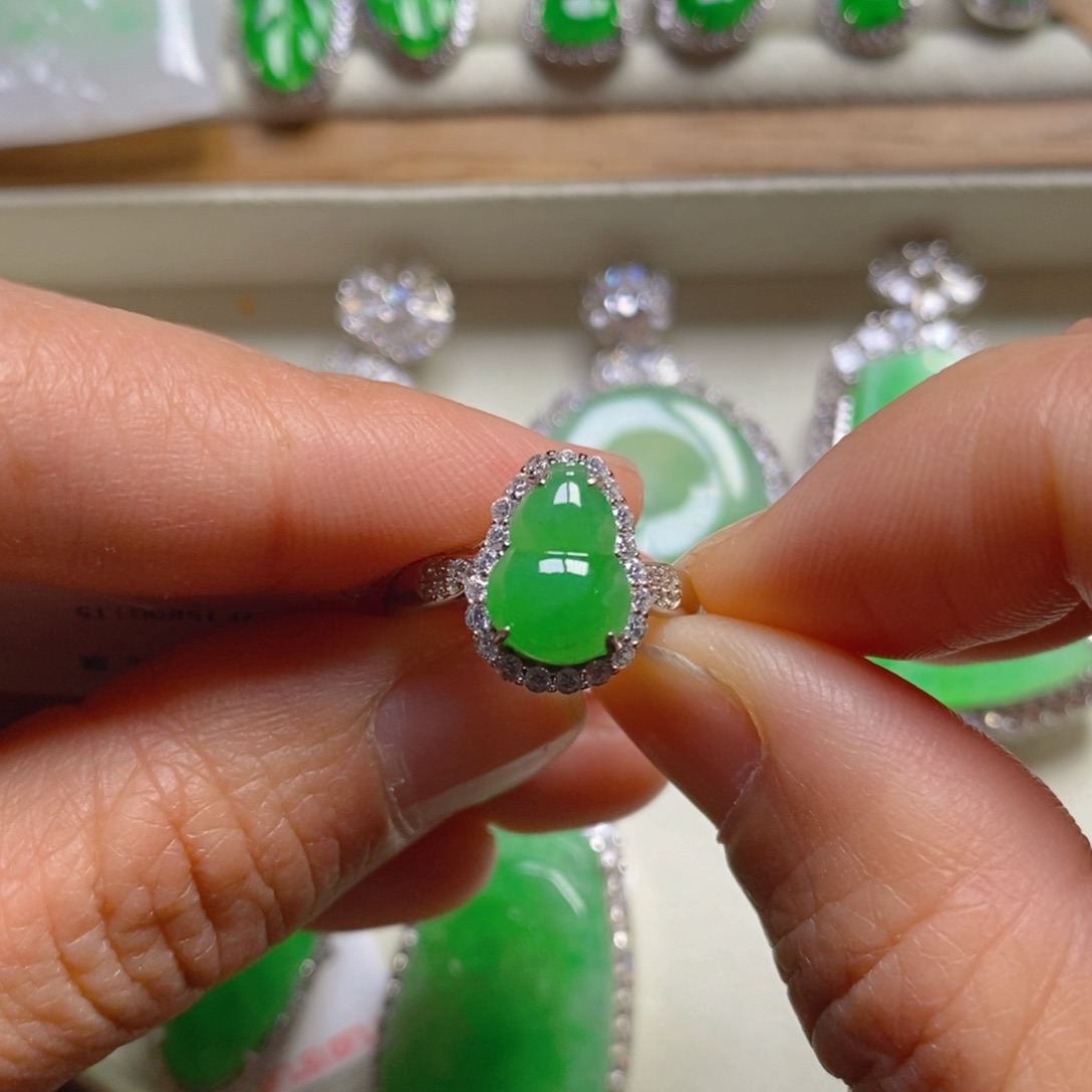 翡翠颈饰银S925镶嵌葫芦女戒