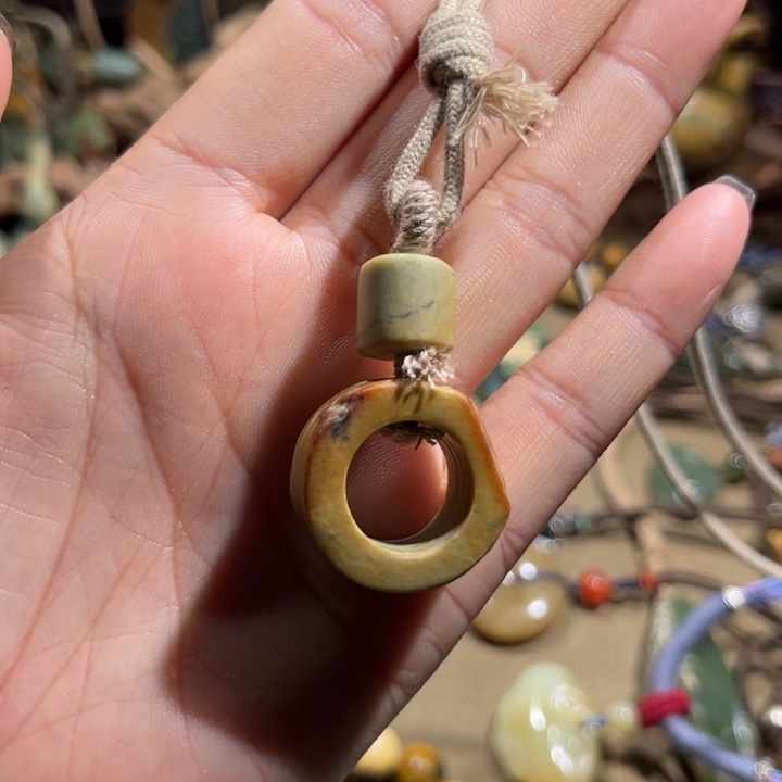 岫岩河磨玉（透闪石质玉）吊坠未镶嵌