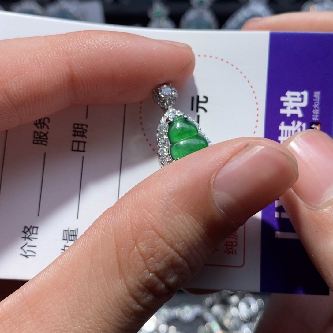 翡翠颈饰未镶嵌翡翠