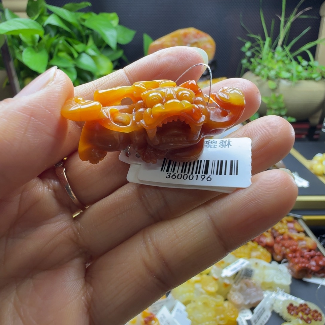 石英质玉（黄龙玉）未镶嵌颈饰