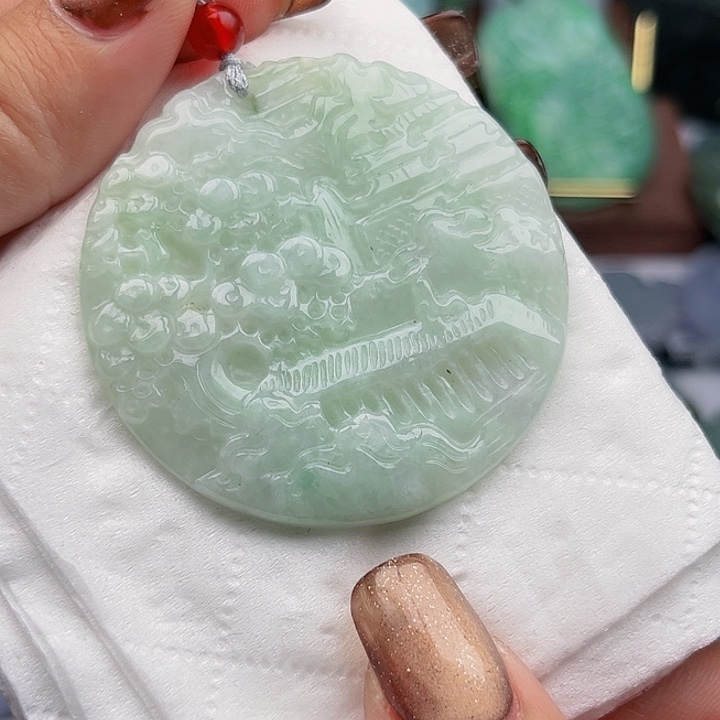 翡翠未镶嵌颈饰挂件