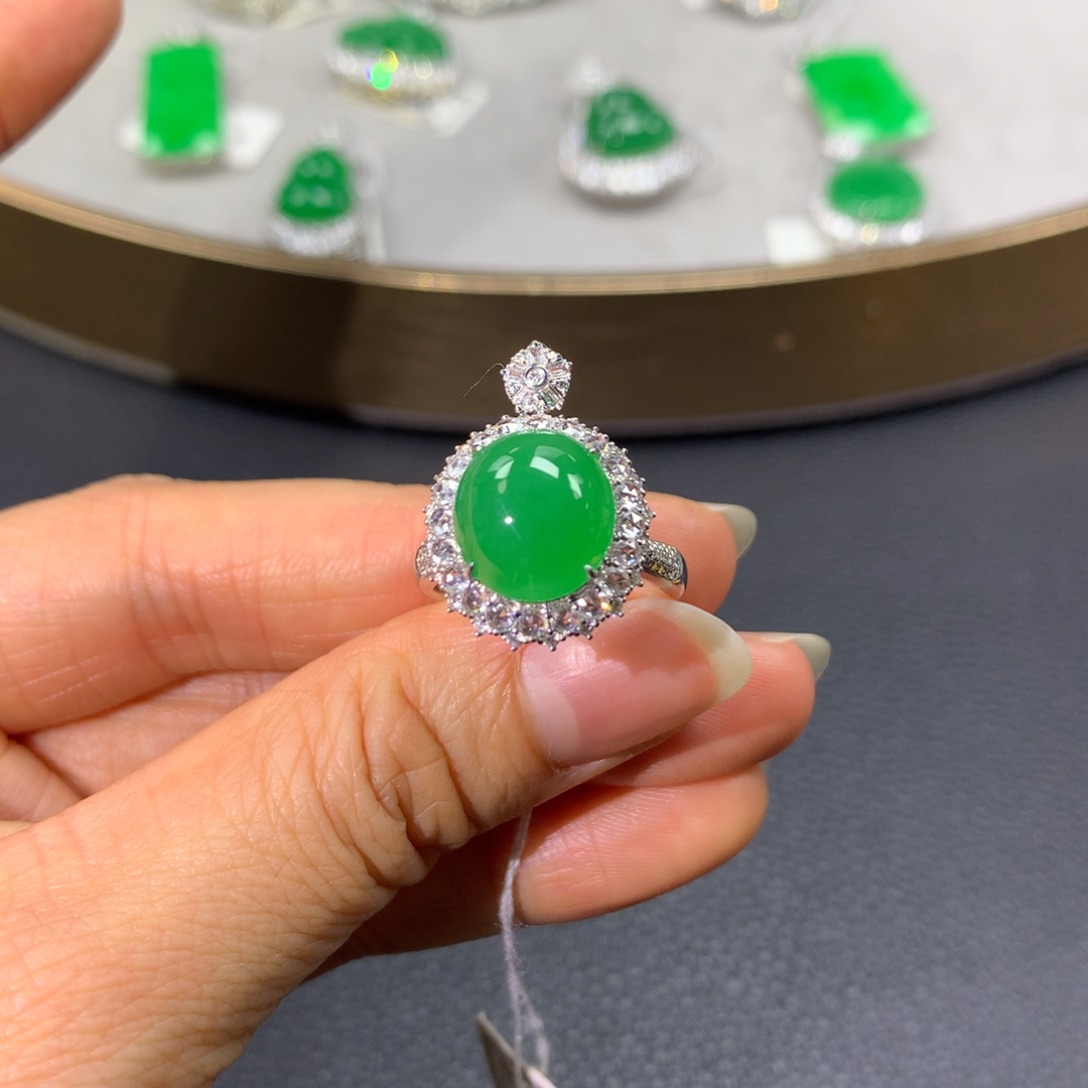 翡翠戒指18K金镶嵌翡翠