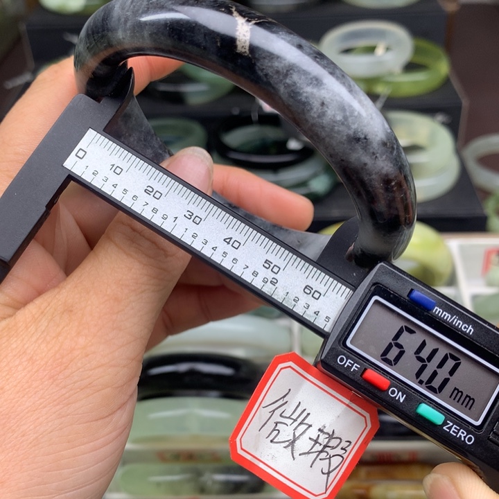 蛇纹石玉未镶嵌手镯490
