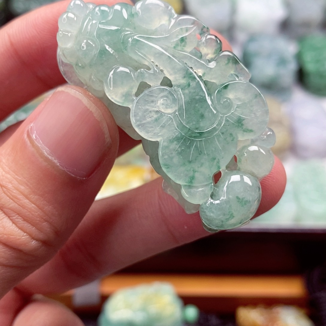 翡翠颈饰未镶嵌翡翠
