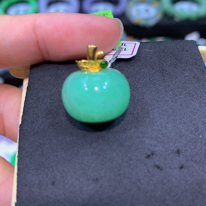 翡翠18K金镶嵌颈饰翡翠