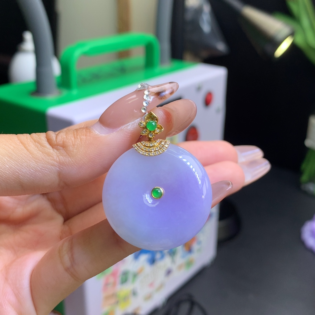 翡翠18K金镶嵌颈饰