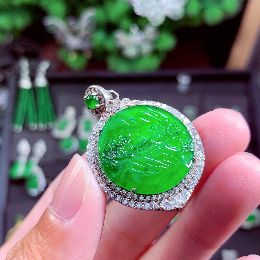 颈饰未镶嵌翡翠天然