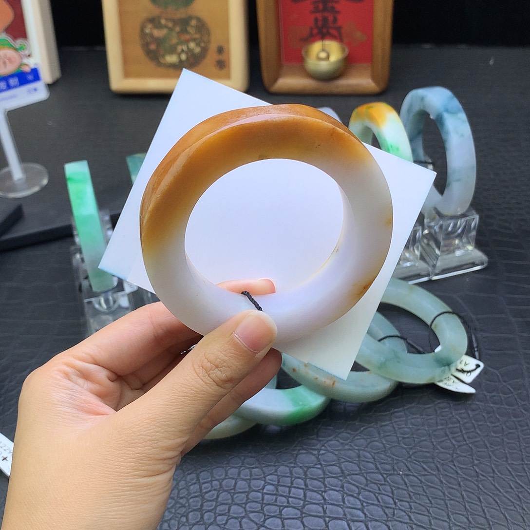 定制翡翠未镶嵌翡翠手镯