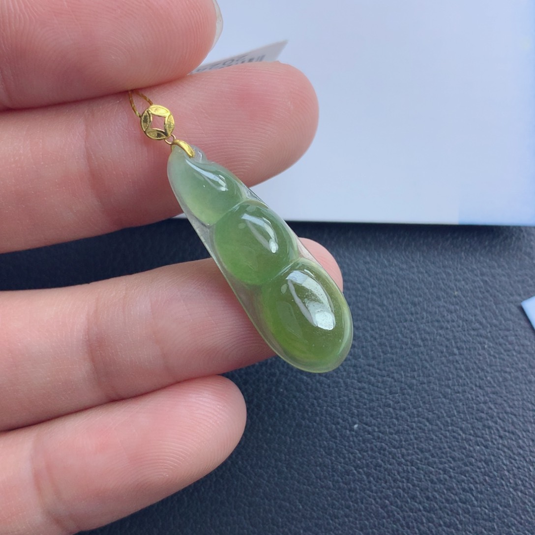 翡翠颈饰未镶嵌福豆