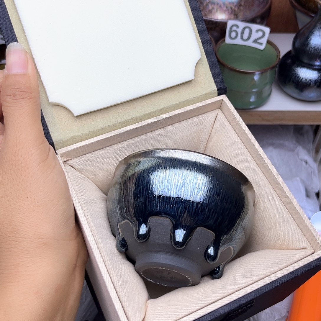 茶盏您好他超级显腿长